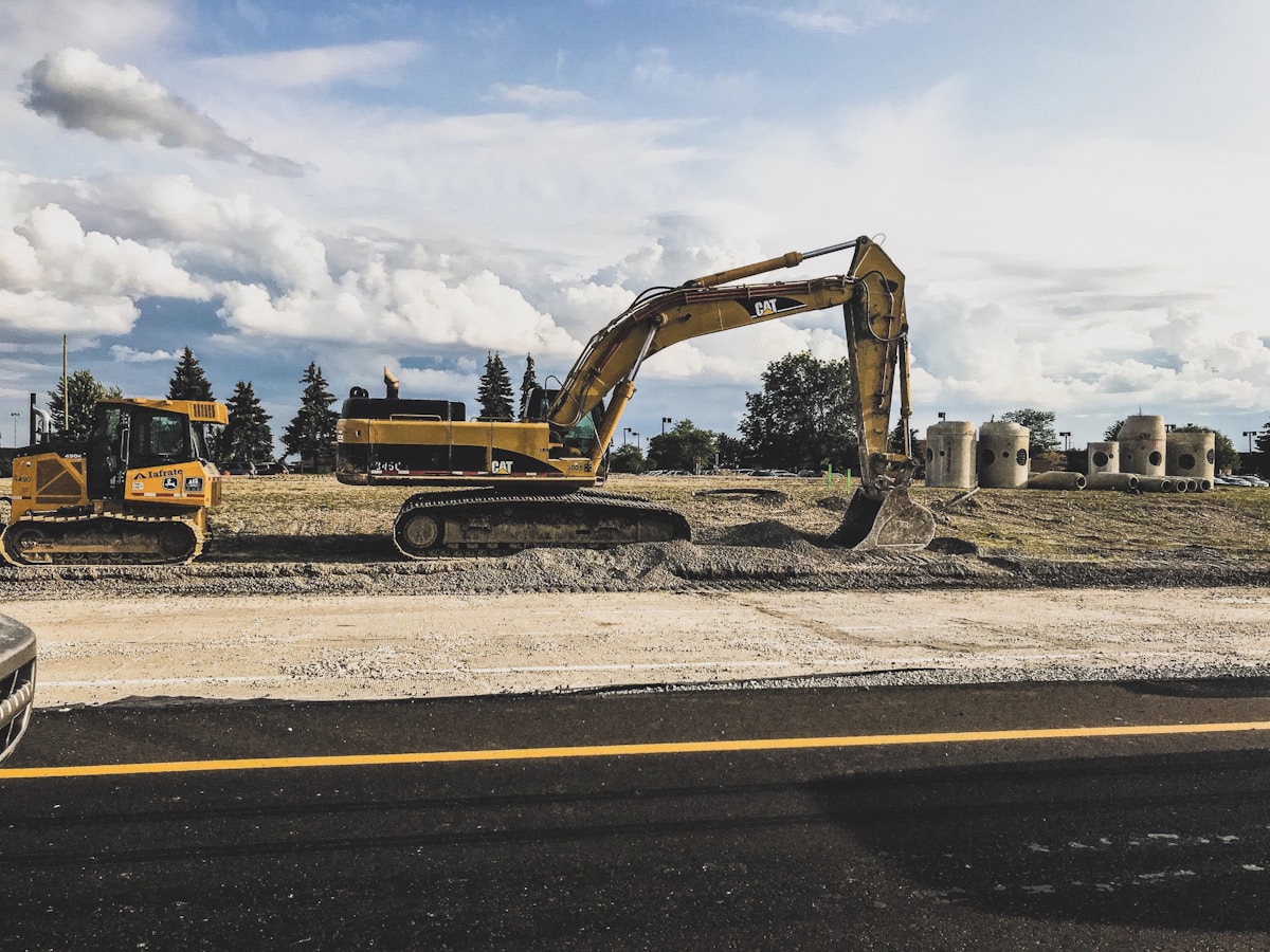 Excavadora CAT en operaci&oacute;n &mdash; GMAQ Equipos