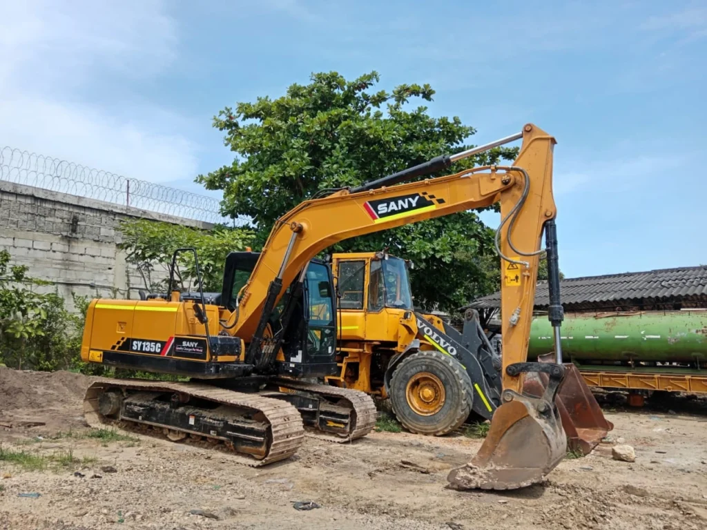 Retroexcavadora SY135C