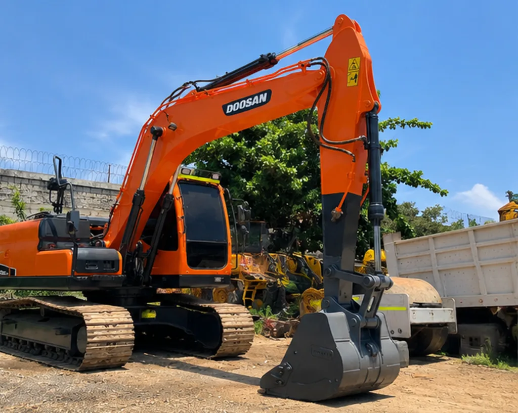 Retroexcavadora DX140